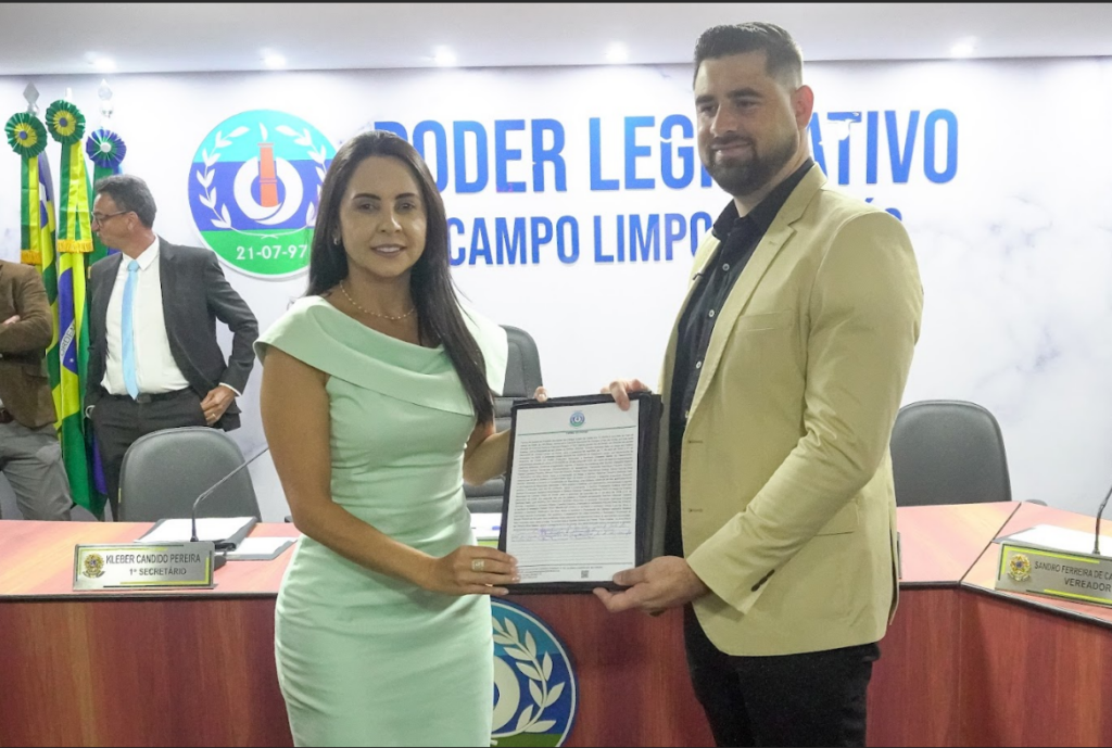 Fica registrado que o Vice-Prefeito Alzemar passou a exercer as funções de Prefeito Municipal, em virtude do afastamento da Prefeita Graciele Marta, para atender às exigências legais relacionadas à candidatura ao cargo de Deputada, conforme a legislação vigente.